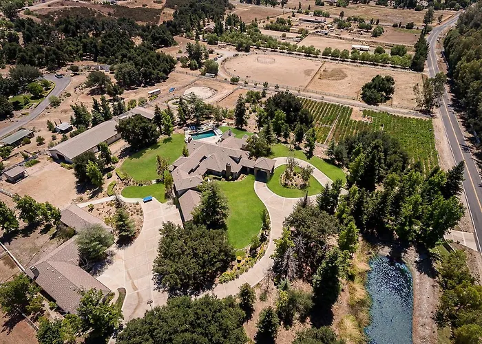 The Oaktree Estate By Fieldtrip - 7 Acre Private Resort With Lake Pool Vineyard